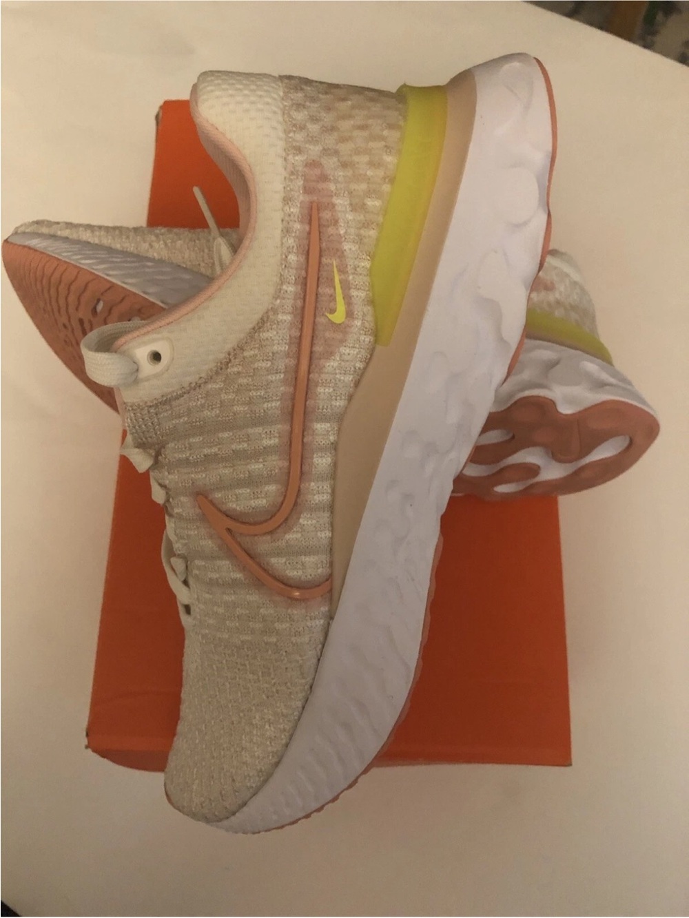 Nike React Inf Run Flyknit Shoes Sneakers Women’s 9 $160 Retail New W Scuff